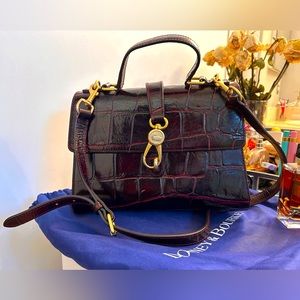 SOLD SOLD ‼️‼️‼️‼️Dooney and Bourke 28 cm purse with print